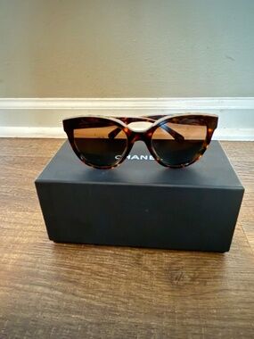 CHANEL | Accessories | Chanel Cat Eye Sunglassesnylon Black  display picture 1